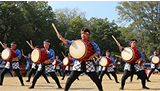 沖縄ワールドに到着！玉泉洞見学・紅型染め体験またはエイサー太鼓体験